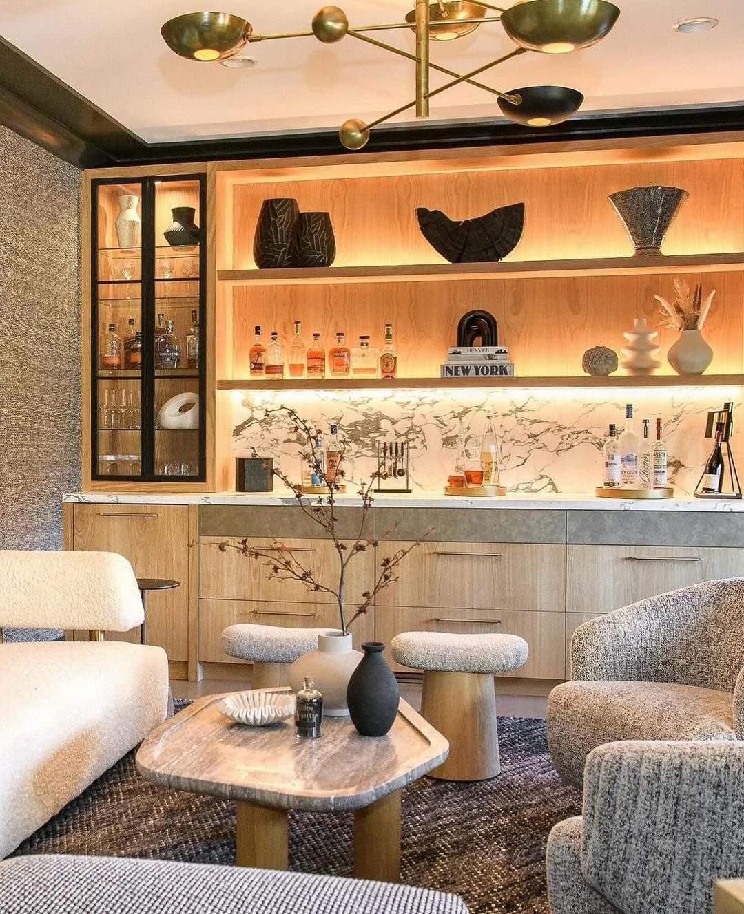 26 Jaw-Dropping Dry Bar Walls for 2025 12 Mid-Century Modern Warmth