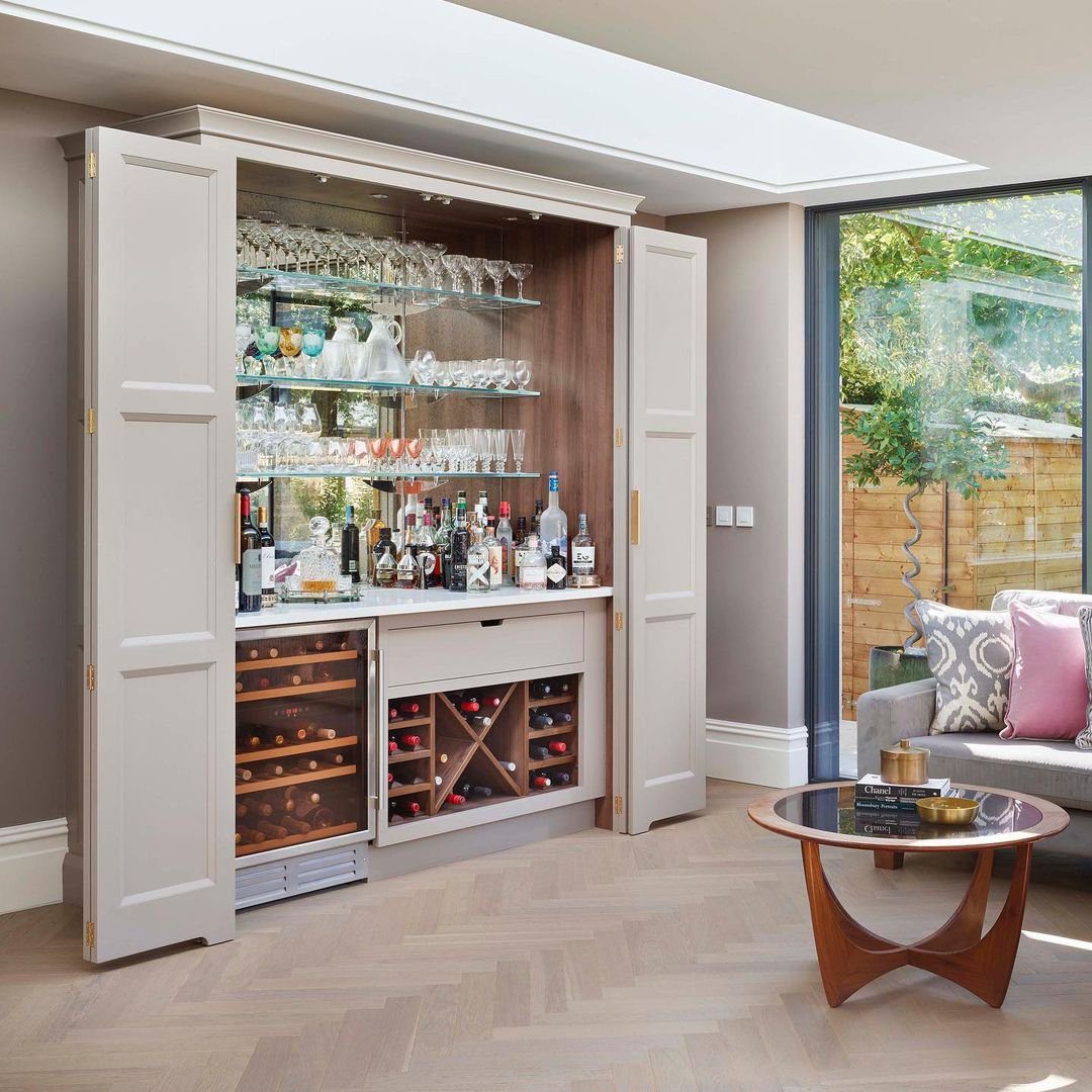 26 Jaw-Dropping Dry Bar Walls for 2025 16 Concealed Charm