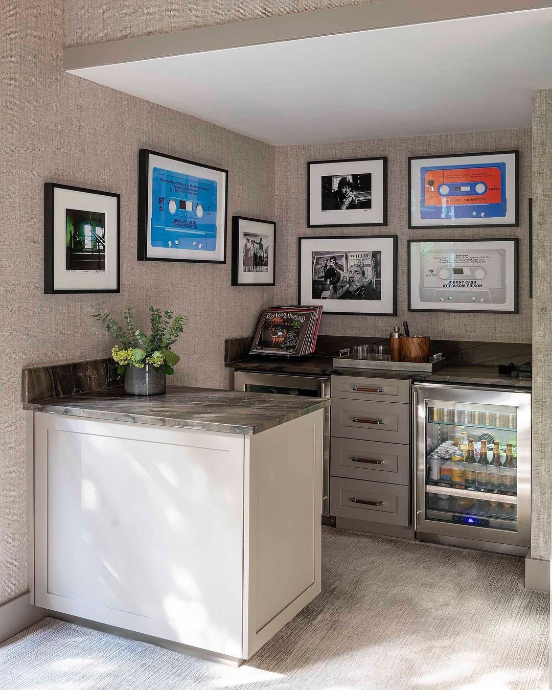 26 Jaw-Dropping Dry Bar Walls for 2025 20 Gallery Wall Vibe
