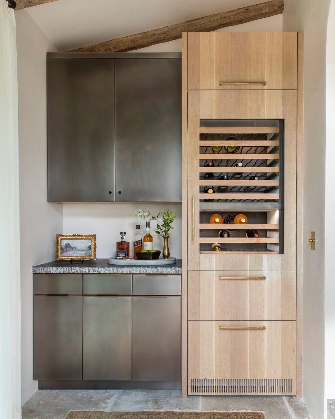 26 Jaw-Dropping Dry Bar Walls for 2025 26 Minimalist Chic