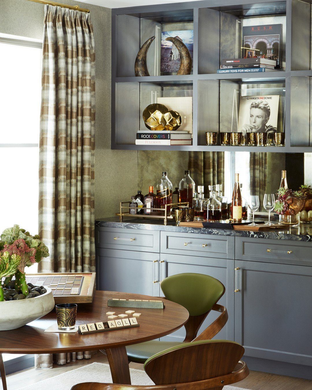 26 Jaw-Dropping Dry Bar Walls for 2025 6 Understated Sophistication