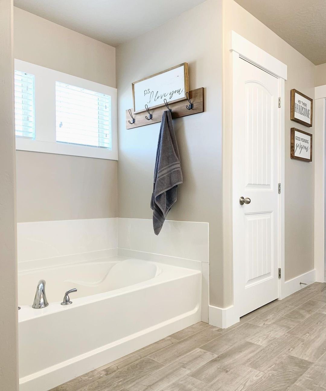 Welcoming Warmth in Bathroom Design