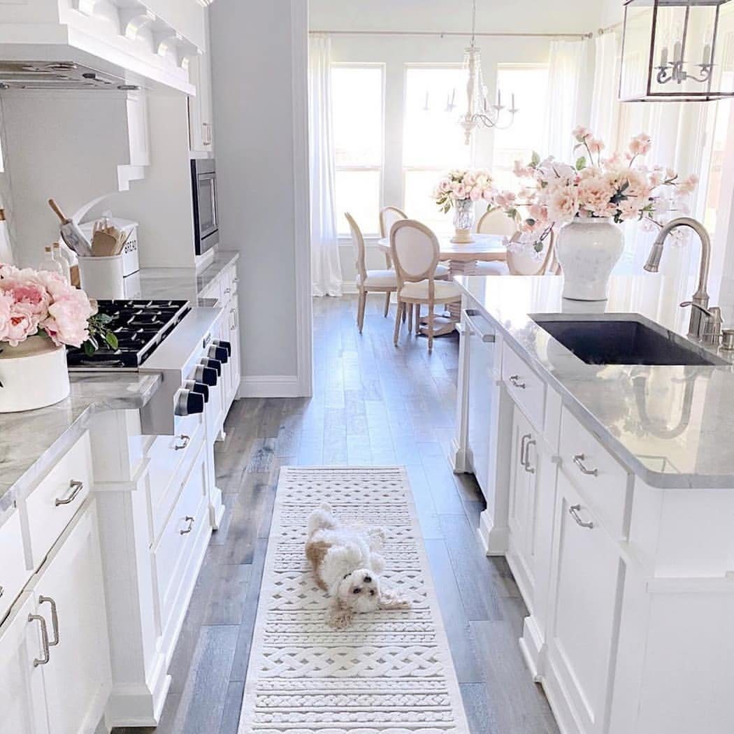Airy Elegance in a Floral Kitchen