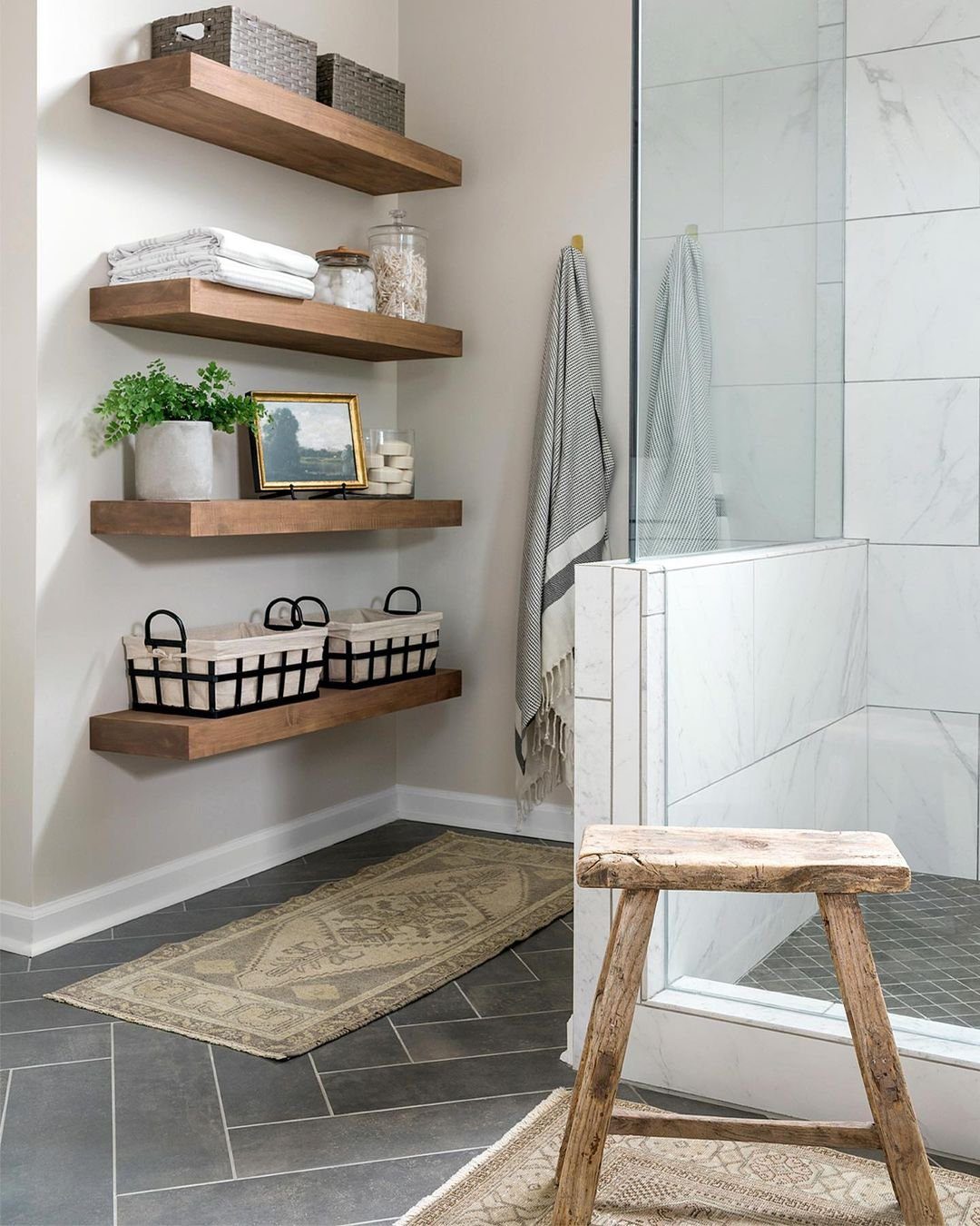 Rustic Modernity in a Chic Bathroom