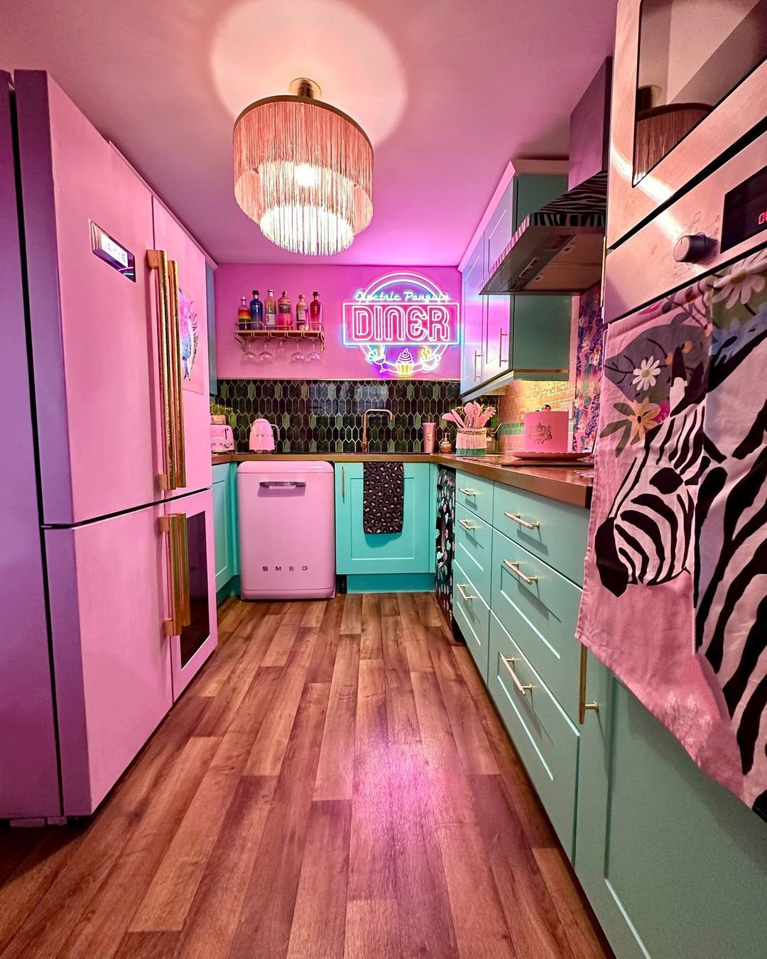 Stunning Pink Kitchens That Will Blow Your Mind in 2025 20 Glamorous Diner Vibes with Neon and Pink
