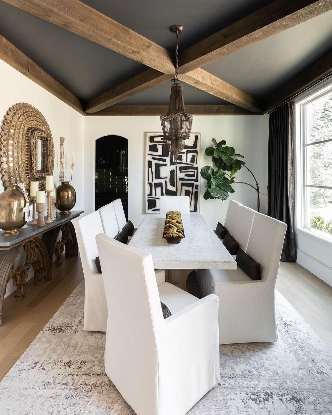 Bold Geometry with Dark Contrast Beams