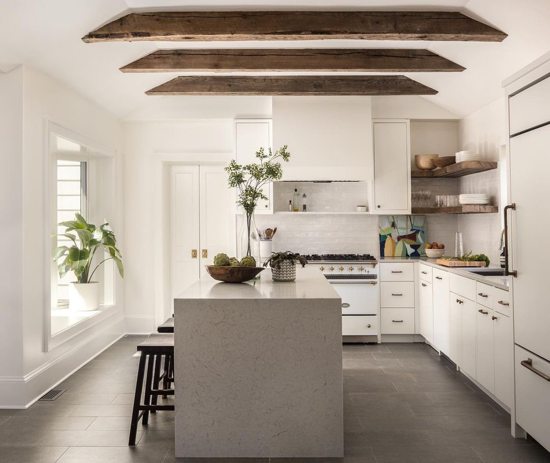 Minimalist Chic with Floating Beams House Interior