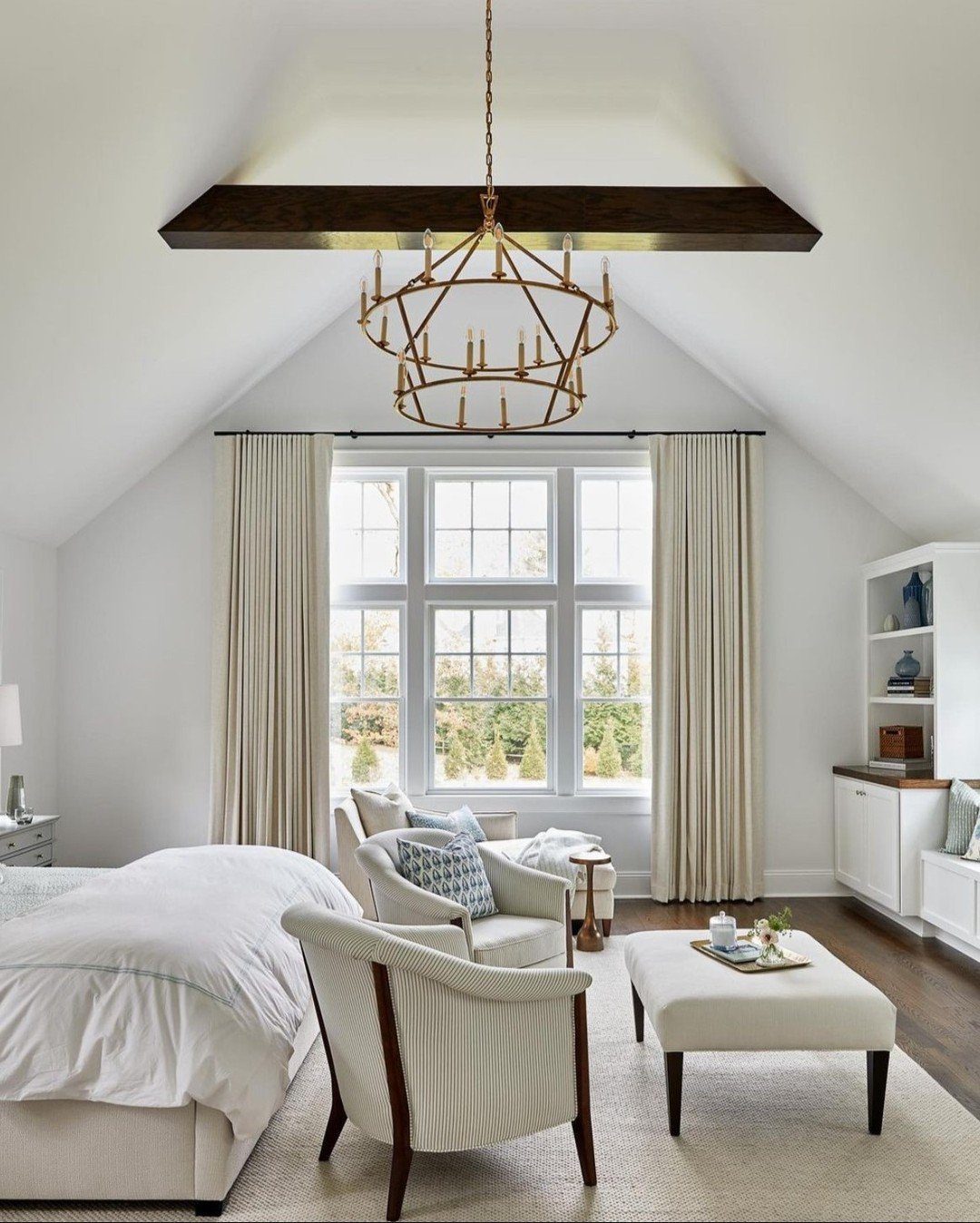 30 Jaw-Dropping Cathedral Ceiling Designs for 2025 22 Cozy Bedroom with Contrasting Cathedral Ceiling