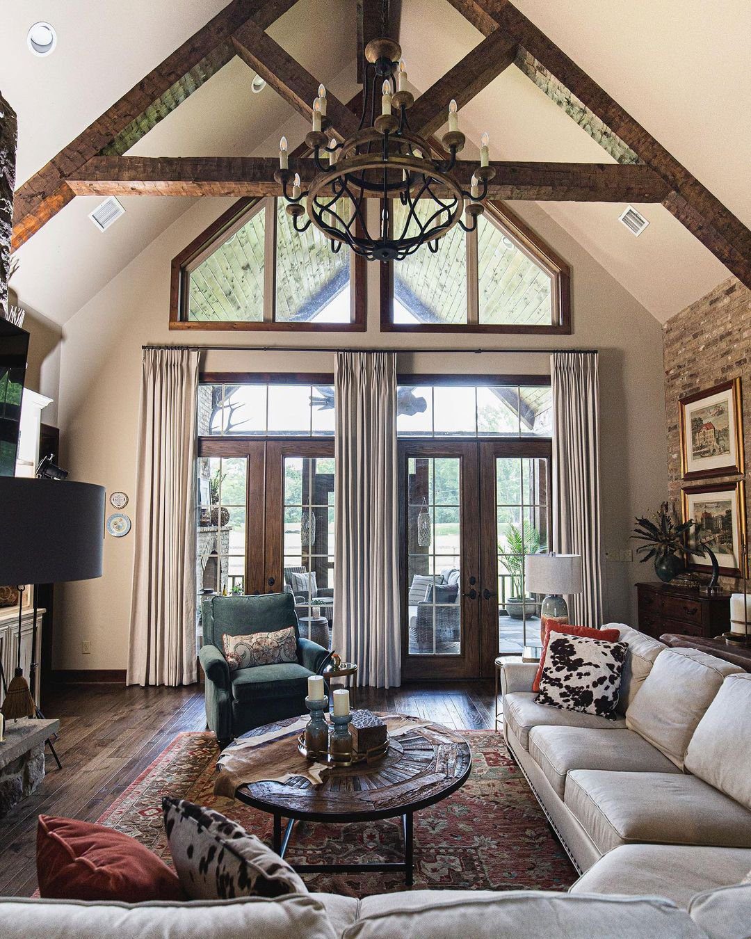 30 Jaw-Dropping Cathedral Ceiling Designs for 2025 28 Rustic Living Room with Vaulted Cathedral Ceiling