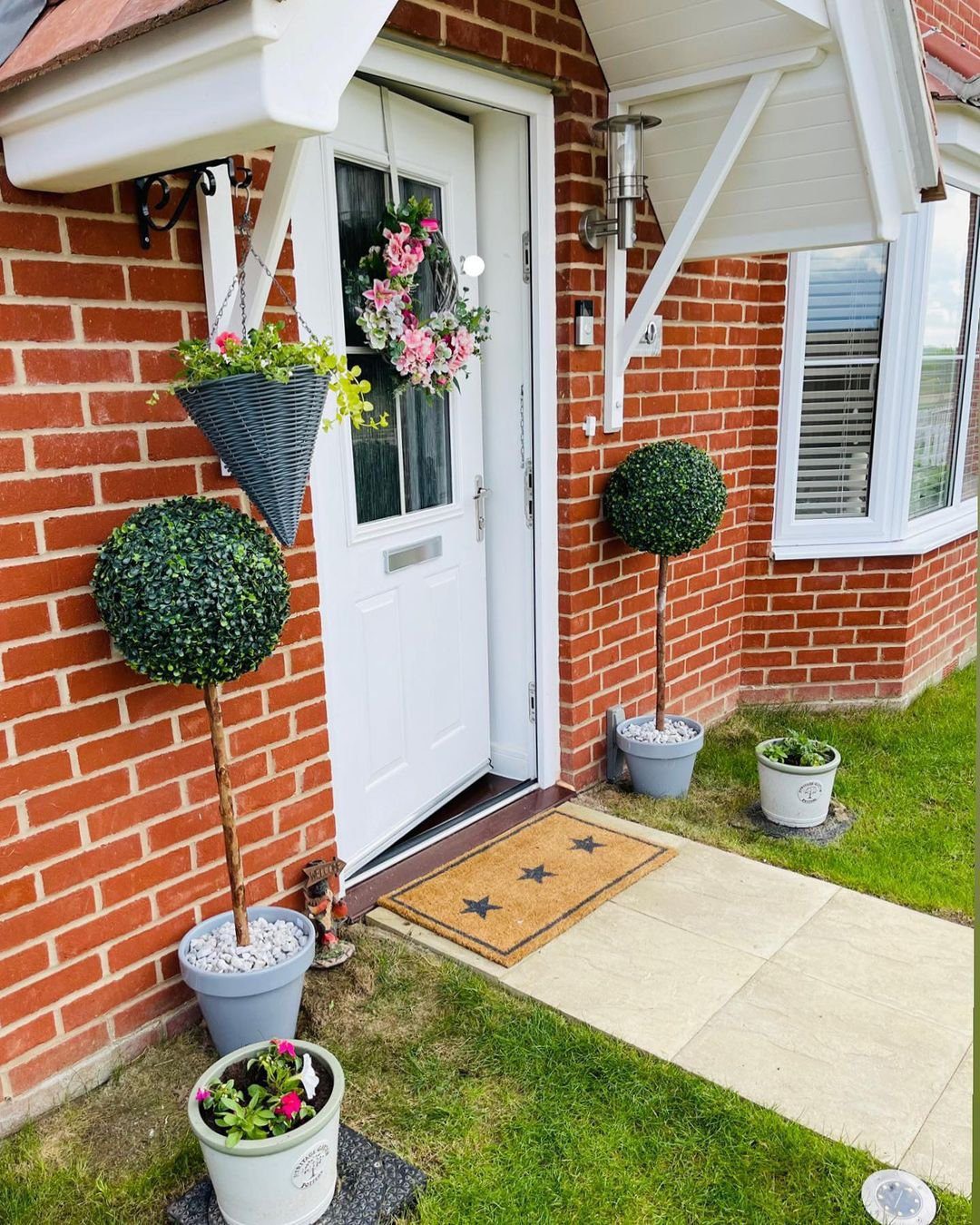 35 Stunning Front Door Plants for Dreamy Entries 2025 9 word image 32877 10