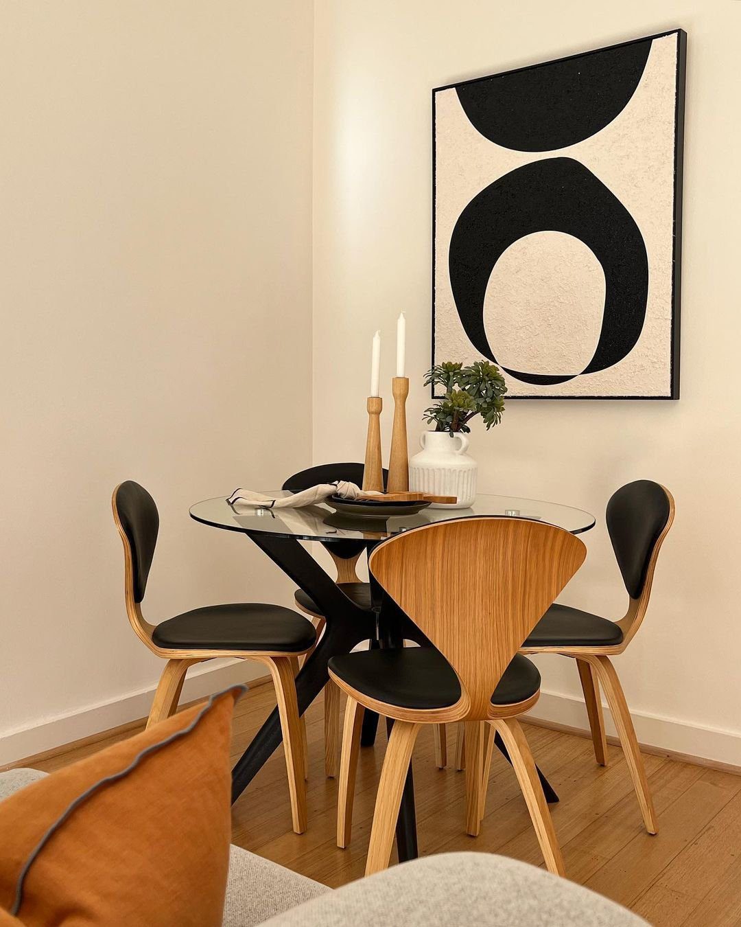 35 Stunning Round Table Decor Ideas for 2025 9 9. Minimalist Chic