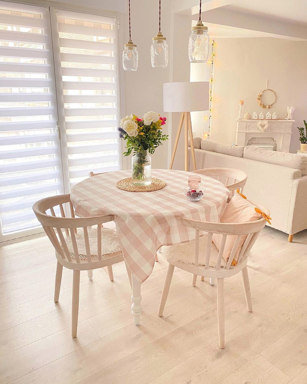 35 Stunning Round Table Decor Ideas for 2025 13 Charming Gingham Elegance