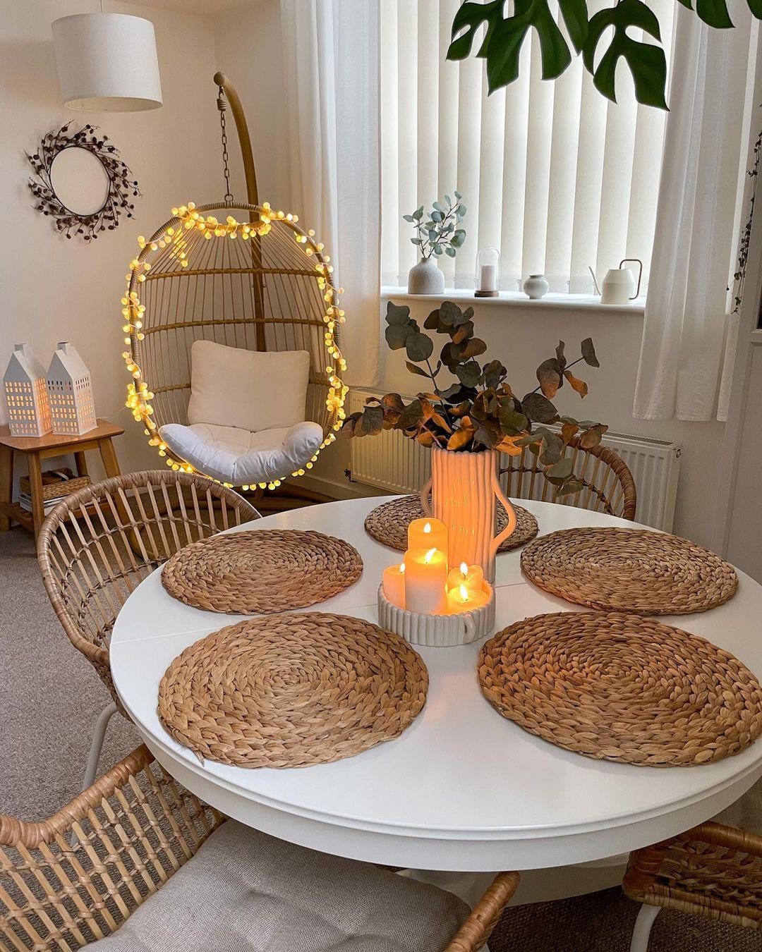 35 Stunning Round Table Decor Ideas for 2025 1 Warm Textures and Soft Glow