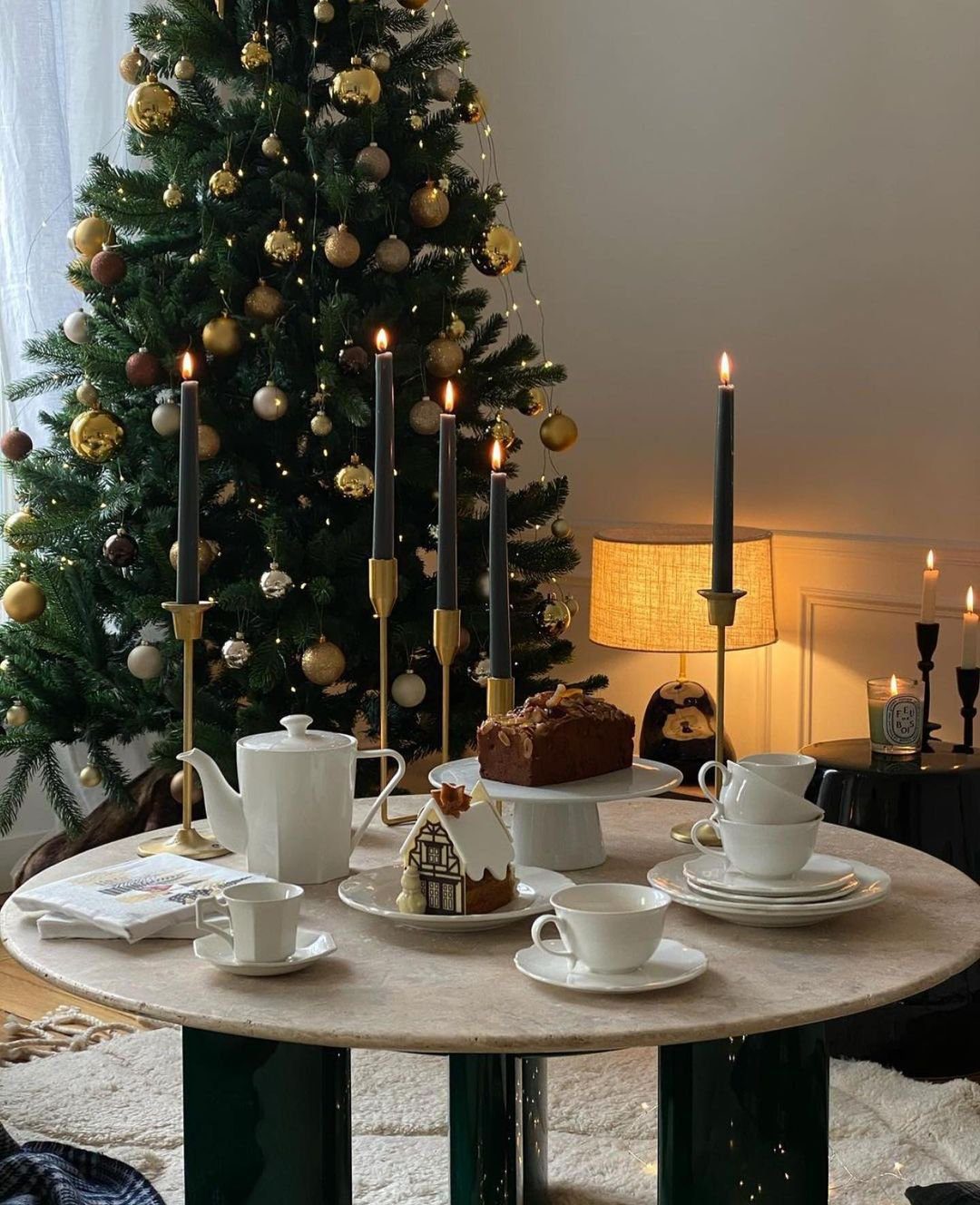 35 Stunning Round Table Decor Ideas for 2025 22 Festive Glow