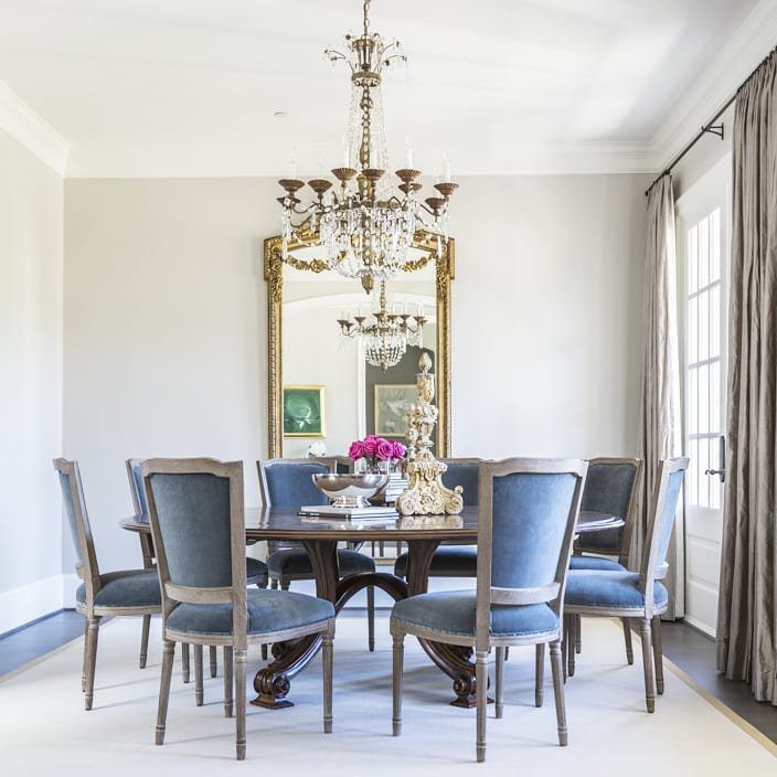 35 Stunning Round Table Decor Ideas for 2025 24 Regal Refinement