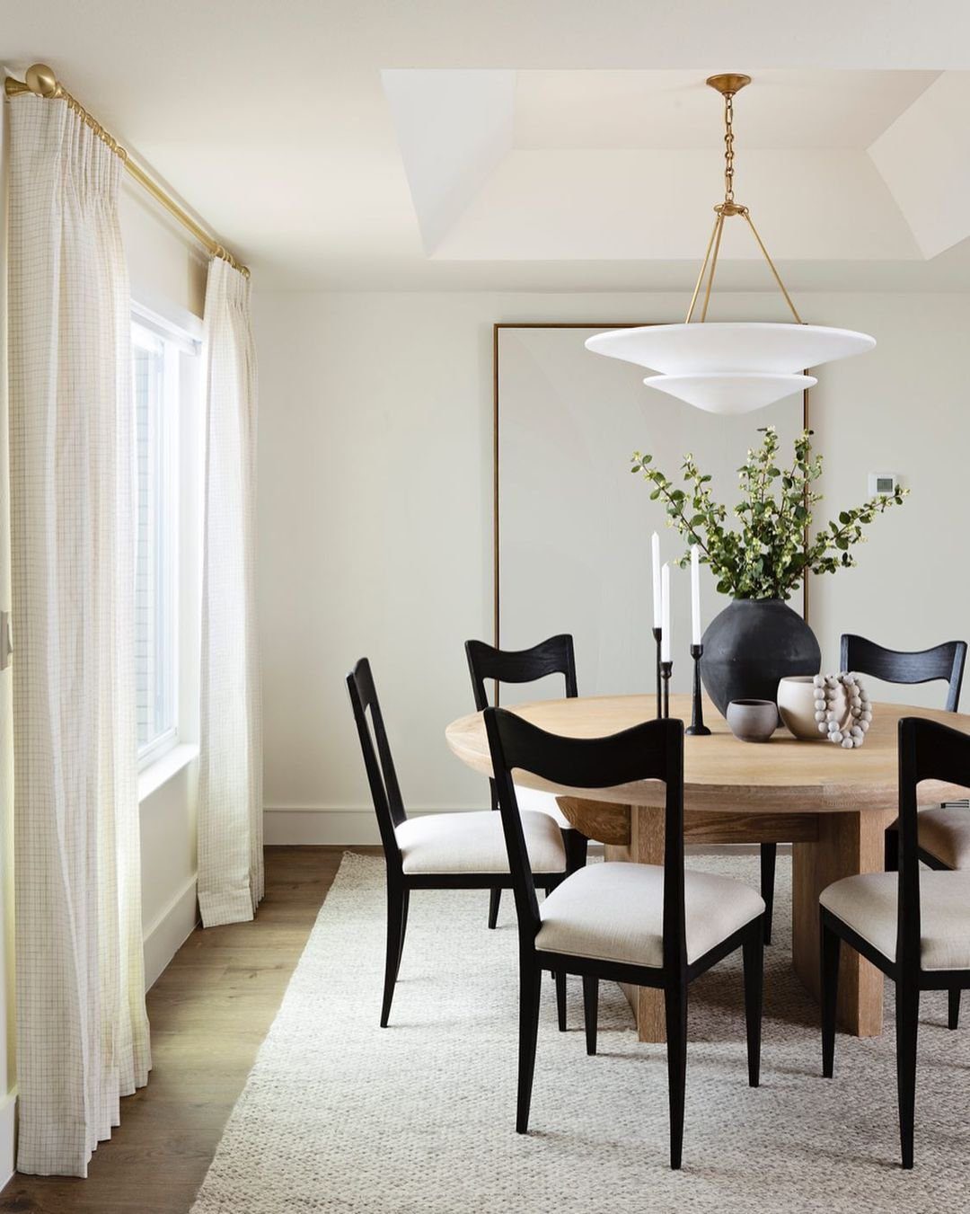35 Stunning Round Table Decor Ideas for 2025 26 Contemporary Chic