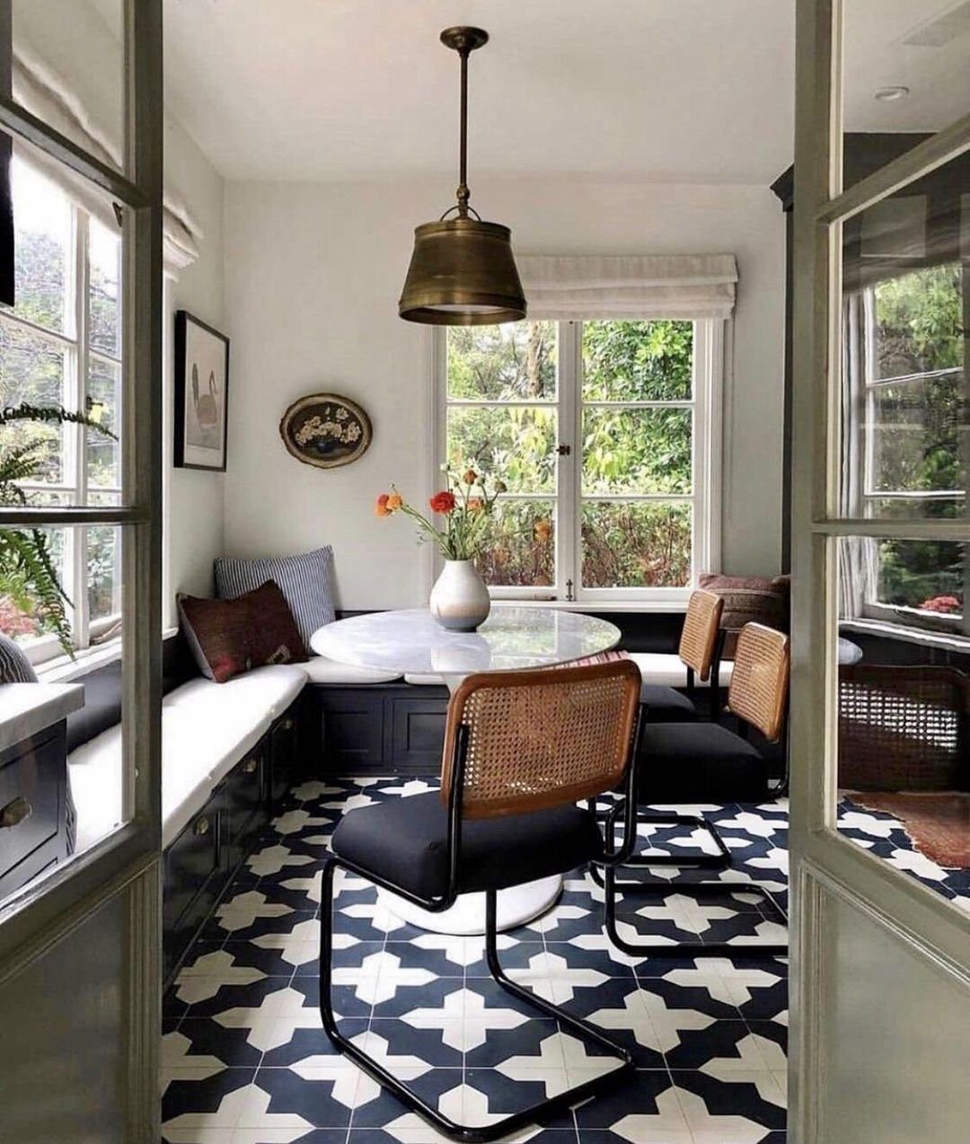 35 Stunning Round Table Decor Ideas for 2025 34 Vintage Charm