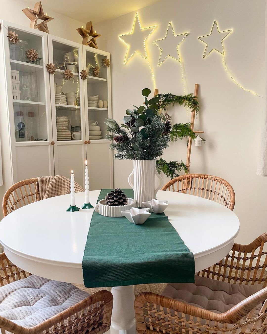 35 Stunning Round Table Decor Ideas for 2025 4 Enchanting Starlight Festivity
