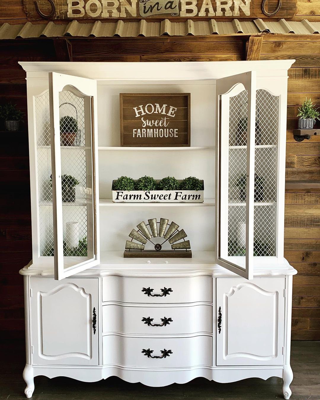 31 Jaw-Dropping China Cabinet Transformations for 2025 15 Farmhouse Finesse Statement Hutch