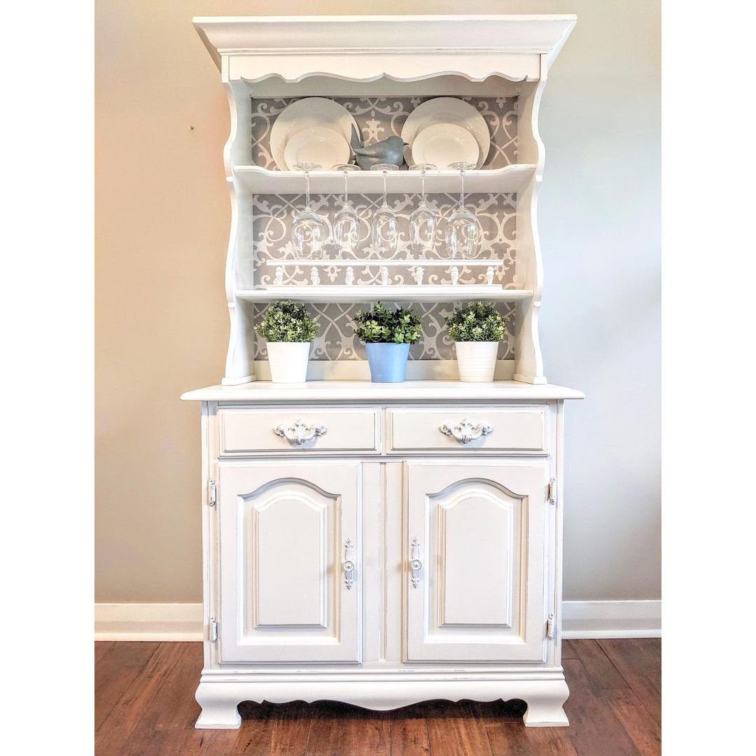 31 Jaw-Dropping China Cabinet Transformations for 2025 18 Elegant Cottage Core Display