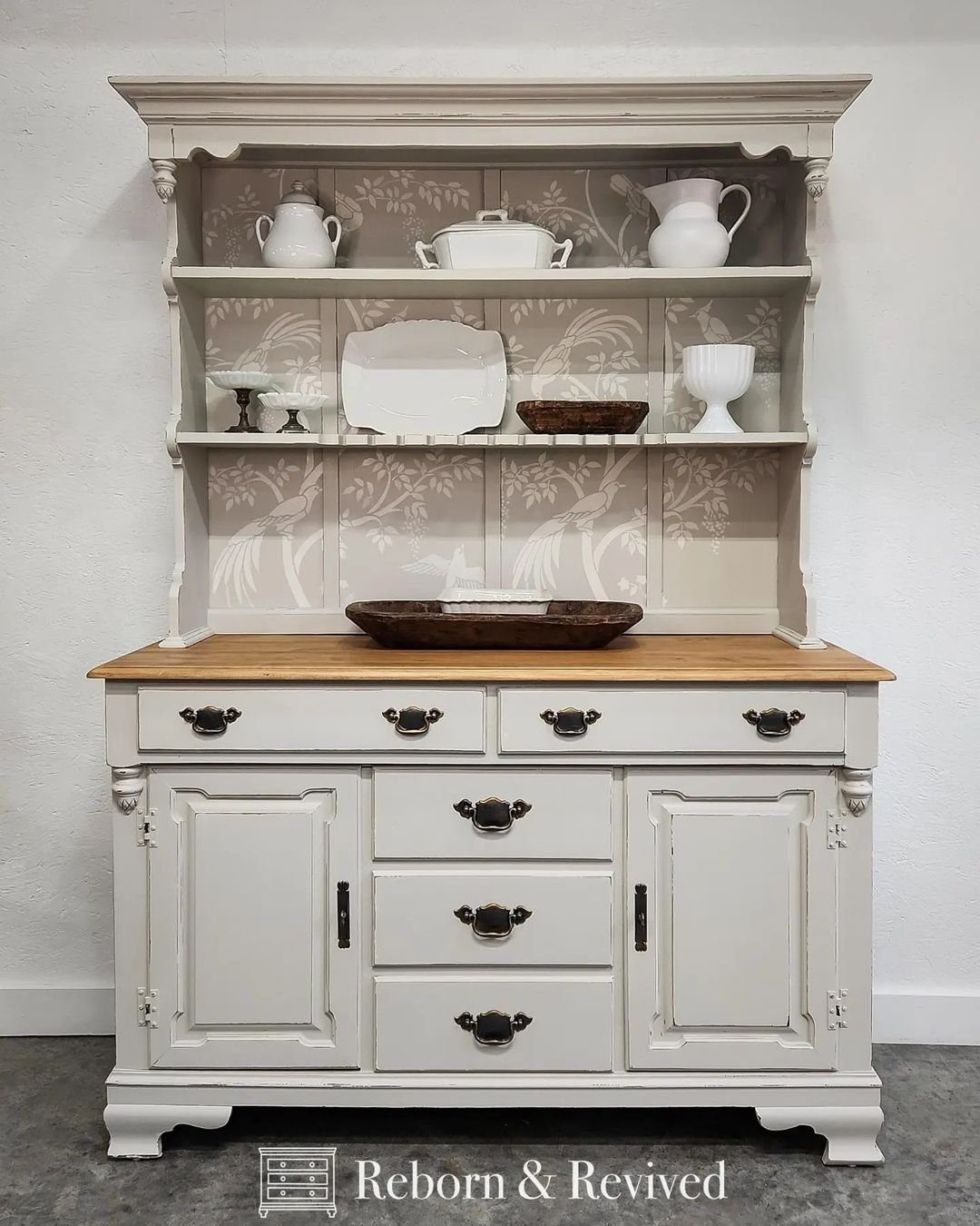 31 Jaw-Dropping China Cabinet Transformations for 2025 19 Classic Elegance Dining Buffet
