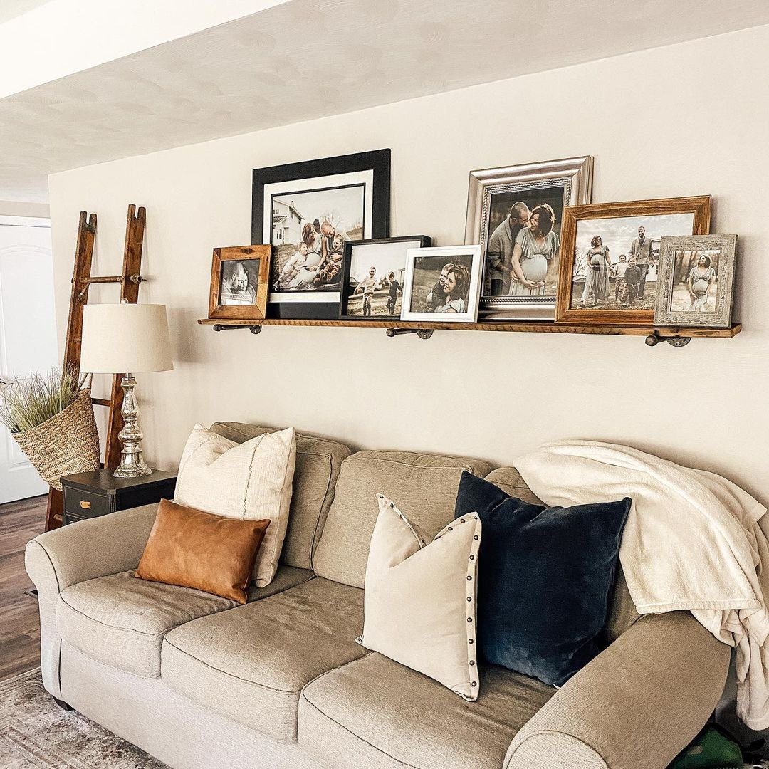 Stunning Picture Ledge Ideas That Wow in 2025! 20 Charming Living Room with Family Photo Picture Ledge Display