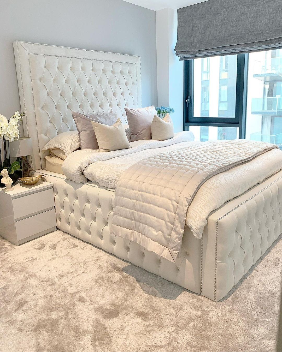 Monochrome Majesty: Sleek Elegance