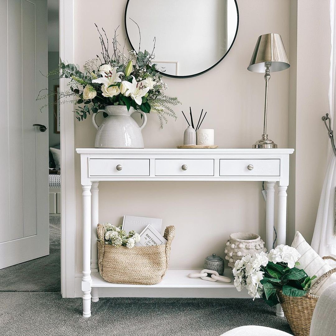 25 Jaw-Dropping Console Lamp Ideas for 2025 16 Fresh and Inviting with Polished Lighting