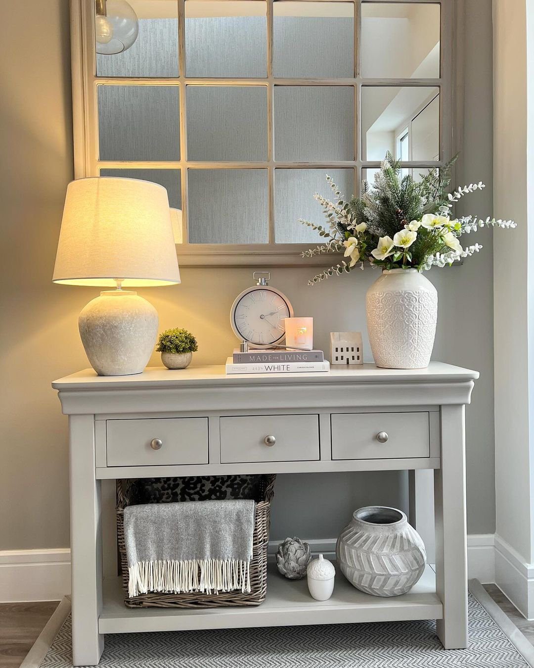 25 Jaw-Dropping Console Lamp Ideas for 2025 1 Elegant Symmetry with Soft Lighting