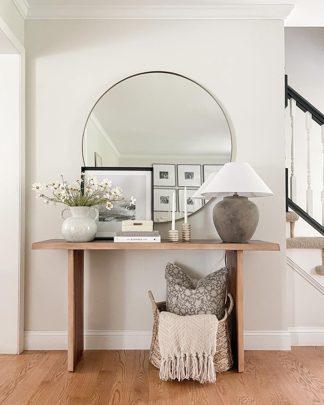 25 Jaw-Dropping Console Lamp Ideas for 2025 19 Simple Elegance with Warm Lighting