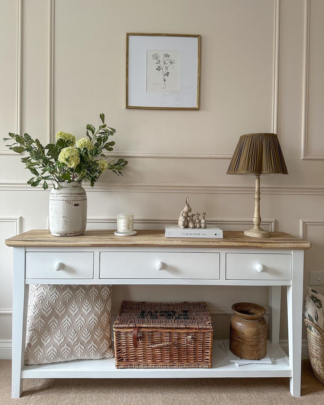 25 Jaw-Dropping Console Lamp Ideas for 2025 20 Vintage Simplicity with Soft Glow