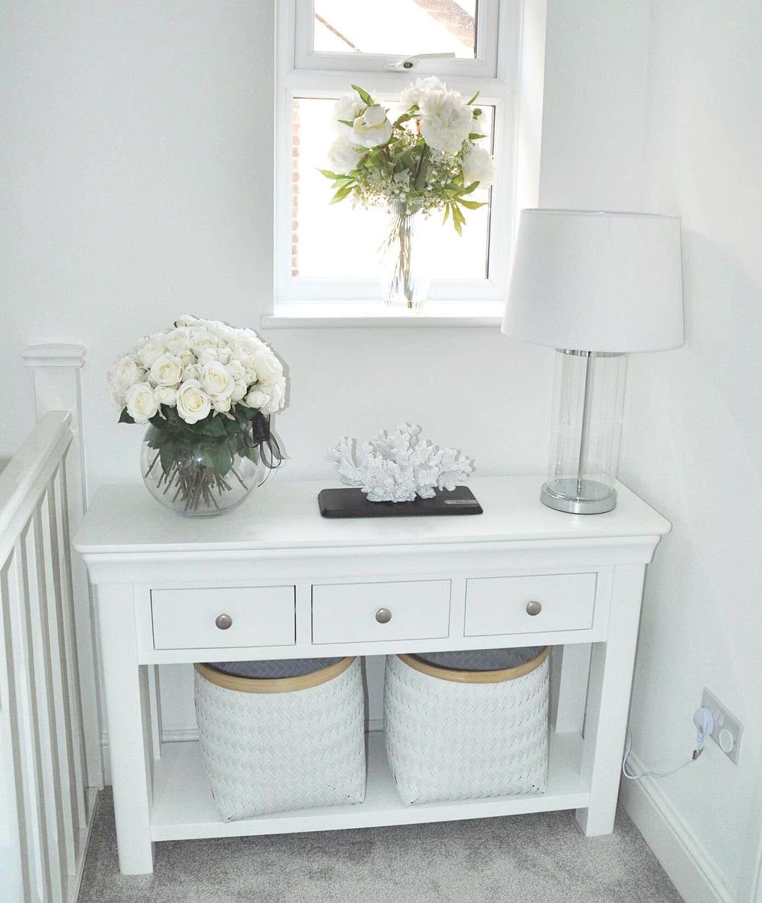 25 Jaw-Dropping Console Lamp Ideas for 2025 24 Bright and Airy with Elegant Lighting