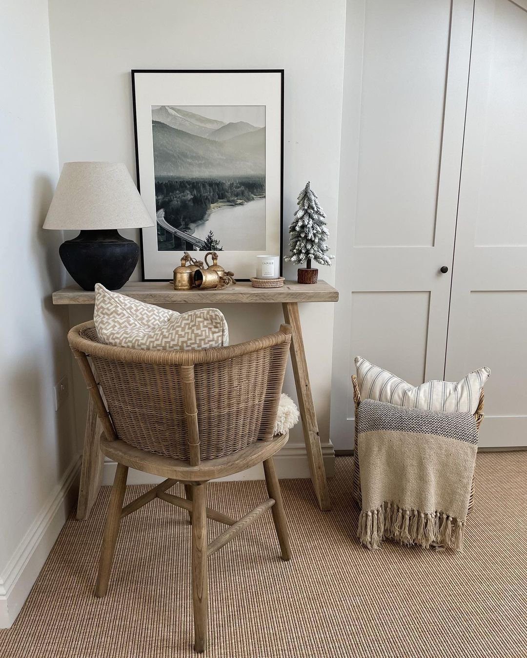 25 Jaw-Dropping Corner Decor Hacks for 2025! 16 Rustic Workspace Corner with Cozy Accents