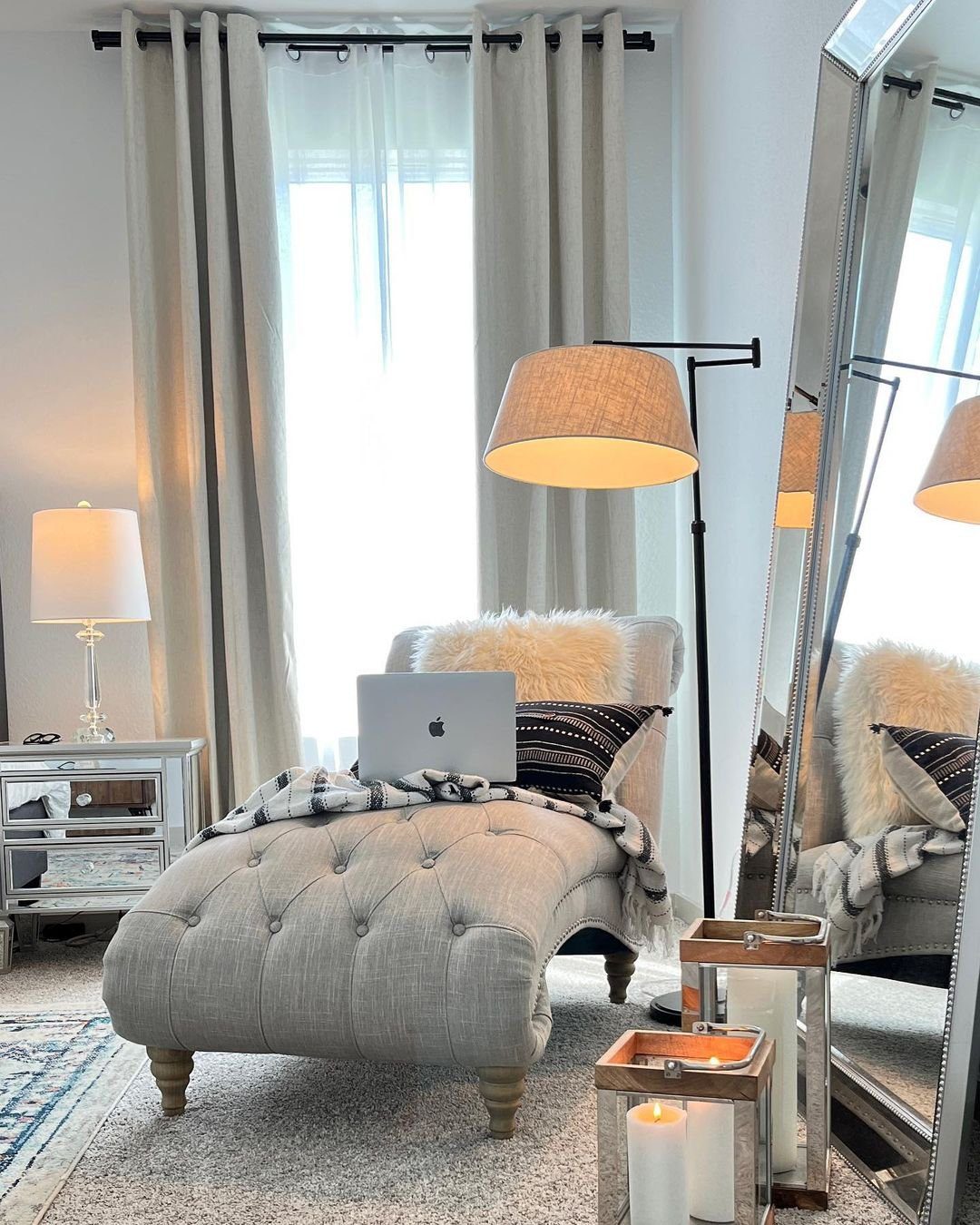 25 Jaw-Dropping Corner Decor Hacks for 2025! 8 Luxurious Relaxation Corner with Chaise Lounge