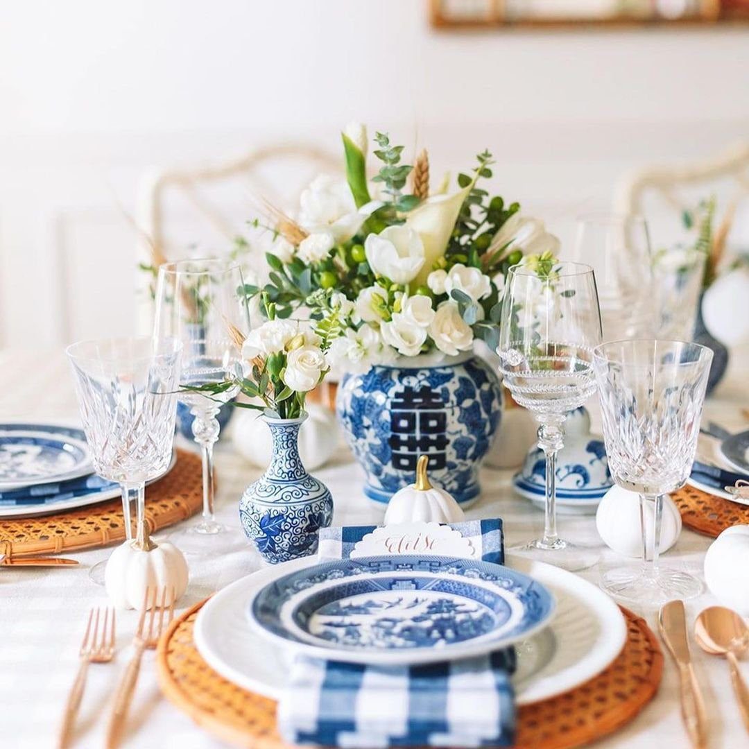 Stunning Blue Centerpieces That Will Blow Your Mind 2025 14 Elegant Blue and White Dinner Centerpiece