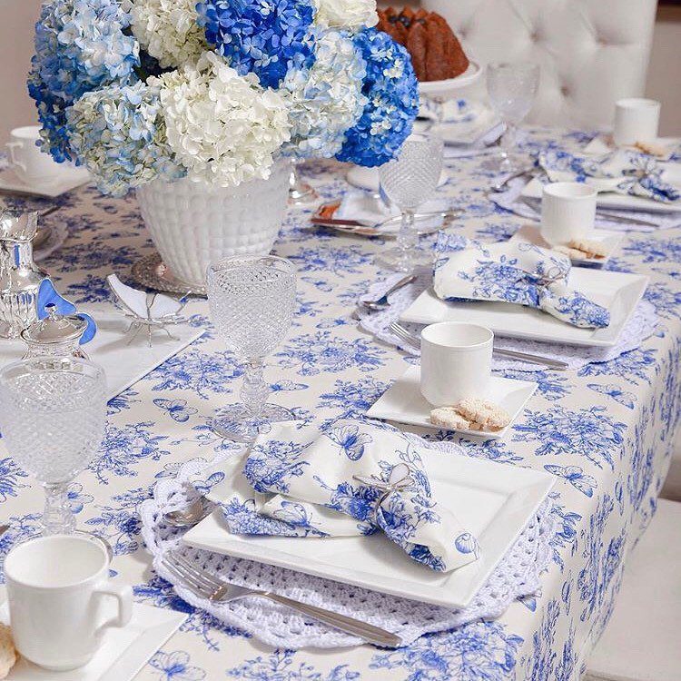 Stunning Blue Centerpieces That Will Blow Your Mind 2025 19 Classic Blue and White Hydrangea Centerpiece