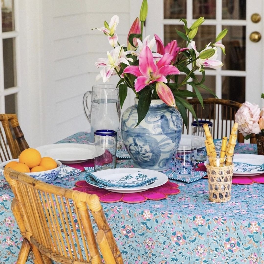Stunning Blue Centerpieces That Will Blow Your Mind 2025 23 Vibrant Pink Lily and Blue Vase Centerpiece