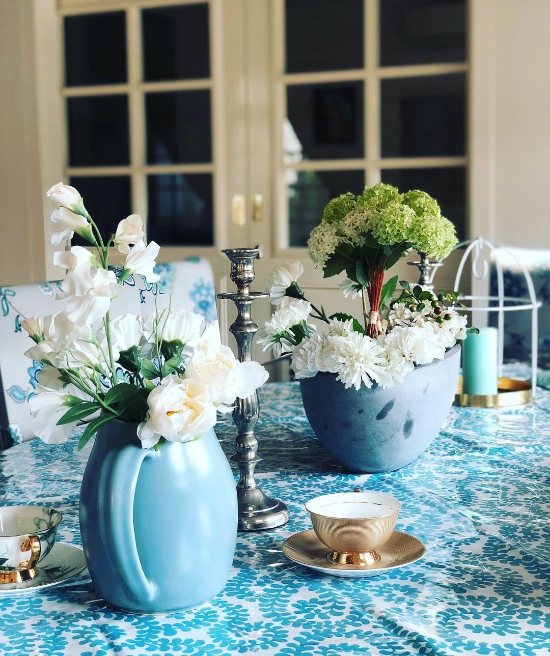 Stunning Blue Centerpieces That Will Blow Your Mind 2025 7 Cozy Blue and White Floral Centerpiece