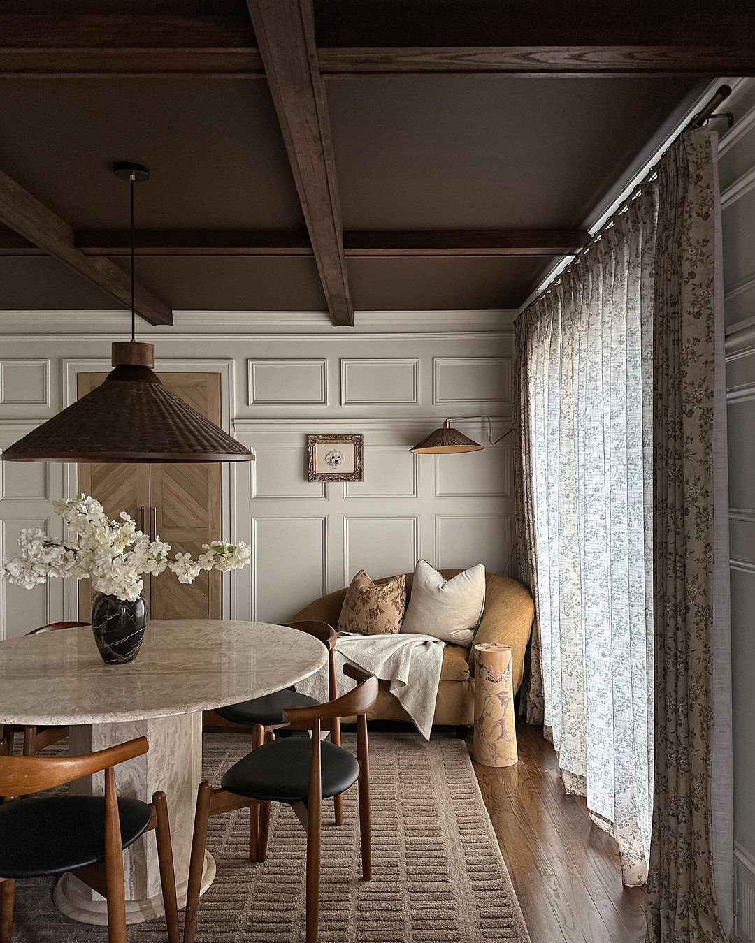 25 Jaw-Dropping Coffered Ceiling Ideas for 2025 23 Cozy Nook with Vintage Warmth