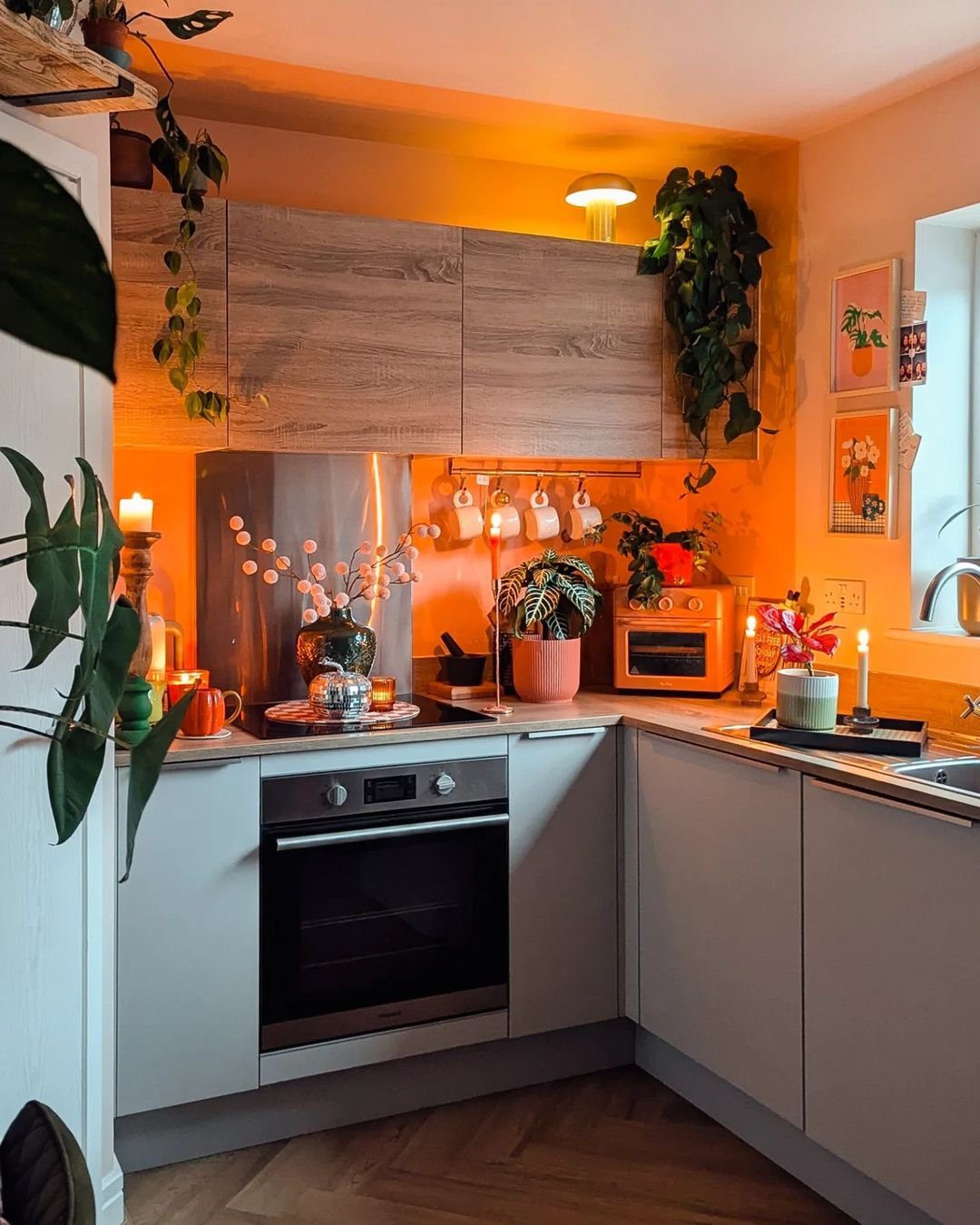 25 Mind-Blowing Dopamine Decor Kitchen Hacks for 2025 10 Cozy Glow With Warm, Moody Lighting