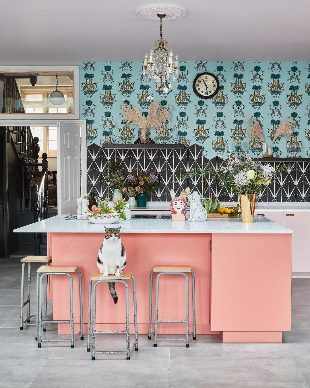 25 Mind-Blowing Dopamine Decor Kitchen Hacks for 2025 13 Bold Wallpaper Meets Pastel Elegance - Dopamine Decor Trend