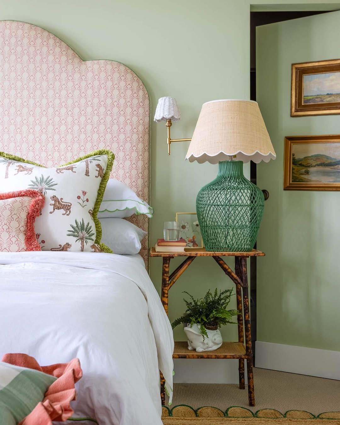 Stunning Bedroom Makeovers Under $50 (2025) 5 Shop Thrift or Secondhand Finds