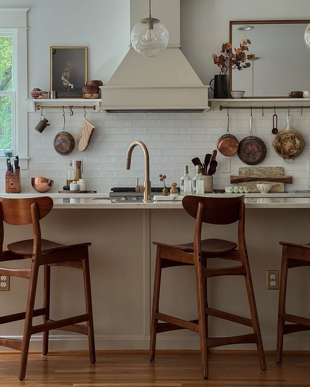 20 Mind-Blowing Pantry-Free Kitchen Hacks for 2025 9 Declutter Regularly