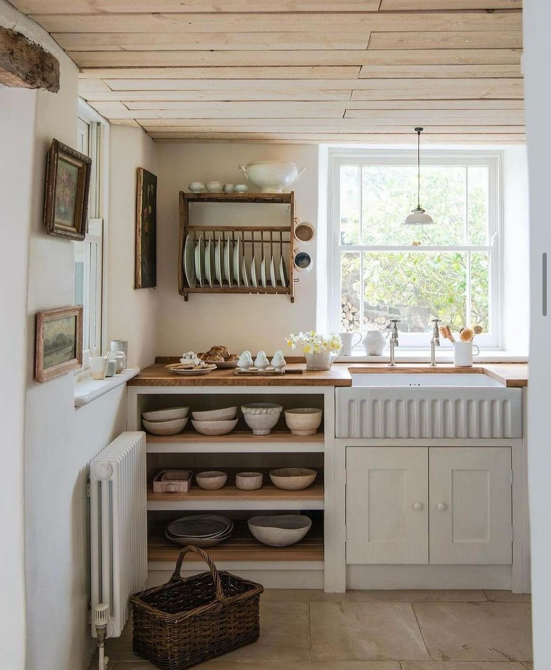 20 Mind-Blowing Pantry-Free Kitchen Hacks for 2025 5 Incorporate Lazy Susans