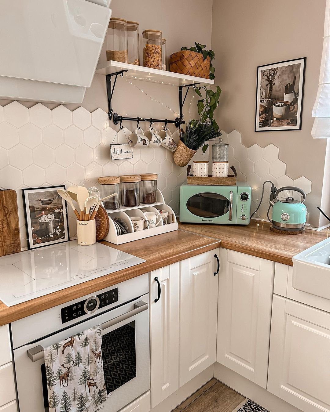 20 Mind-Blowing Pantry-Free Kitchen Hacks for 2025 6 Use Clear Bins