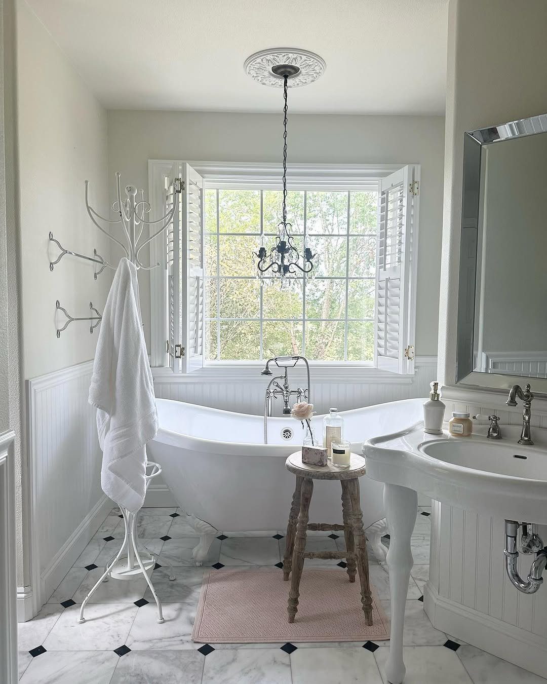 15 Dreamy French Country Bathrooms to Steal in 2025 1 Timeless Elegance In French Country Style
