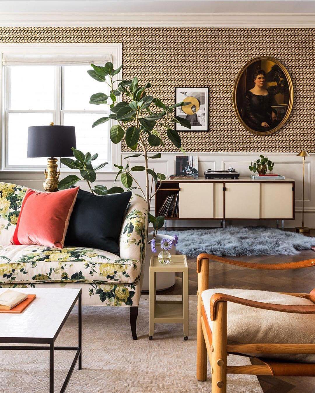 Jaw-Dropping Eclectic Living Rooms That Stun in 2025 12 word image 39960 13