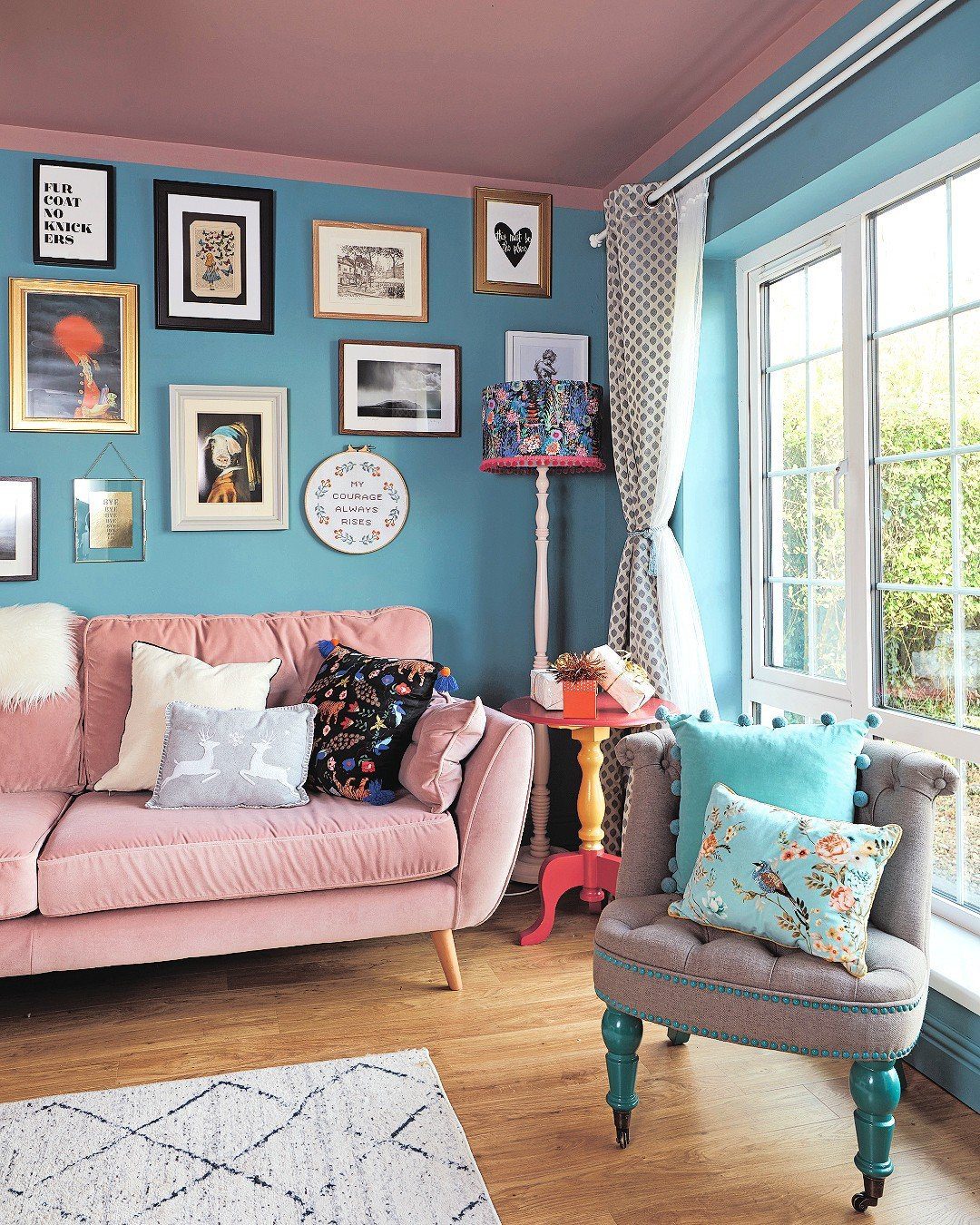 Jaw-Dropping Eclectic Living Rooms That Stun in 2025 21 word image 39960 22