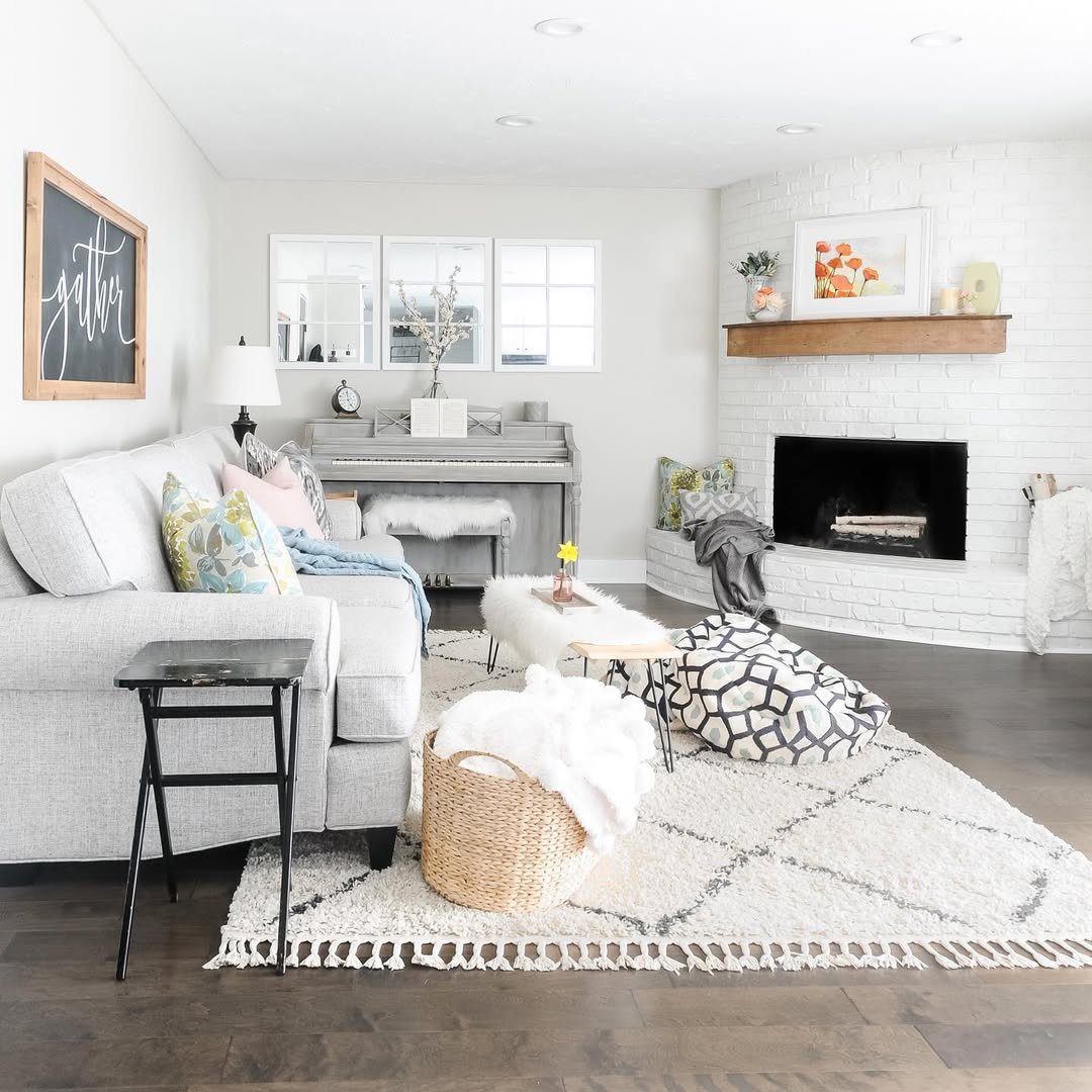 Jaw-Dropping Spring Living Room Makeovers for 2025 9 Neutral Tones With Spring Accents Home Decor Ideas