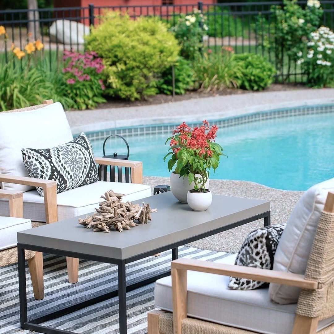 25 Jaw-Dropping Coastal Pool Decor Ideas for 2025 1 Effortless Elegance For Pool Decor Swimming Pool Lounging